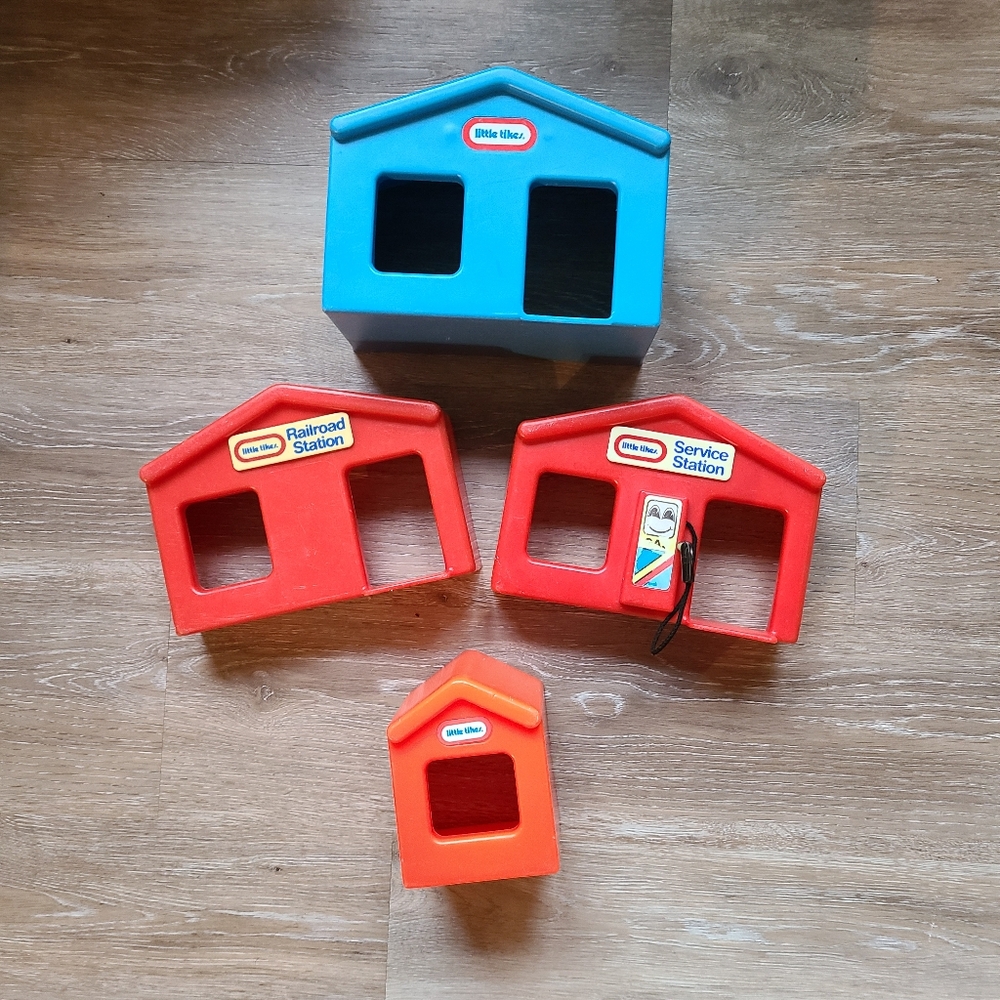 Vintage Little Tikes Creative Railway Buildings Lot of 4